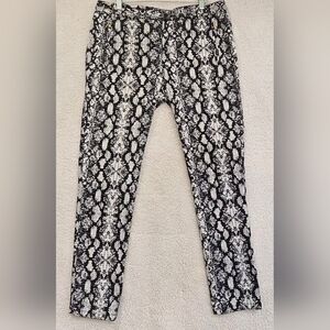 Calvin Klein Women’s 16 Black White Snakeskin Print Skinny Pants Ankle Length